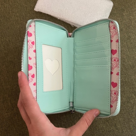 Disney Loungefly Wallet Star Wars Mandalorian Grogu Valentines Zip Around Wallet - Picture 4 of 5